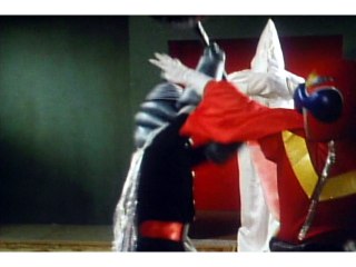 第37話 真白い閃光!黒十字総統の正体