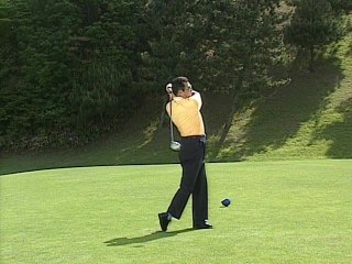 シニアになってなお飛ばす3人の方法 トップから一直線に振り下ろす