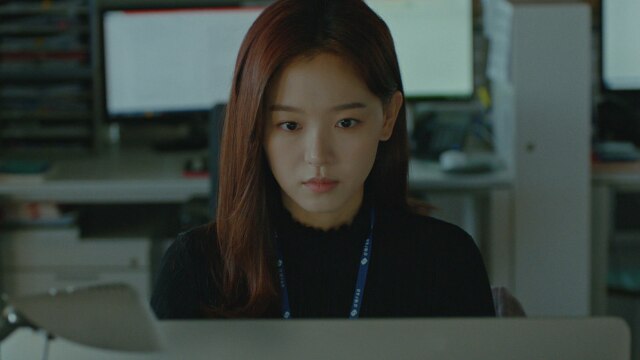 #3 耳から血を流す女