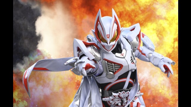 映画　仮面ライダーギーツ　４人のエースと黒狐