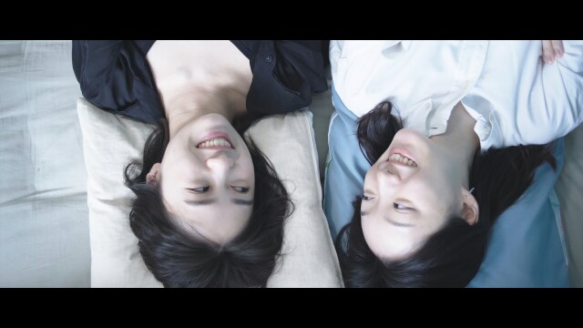 窓越しのキス
